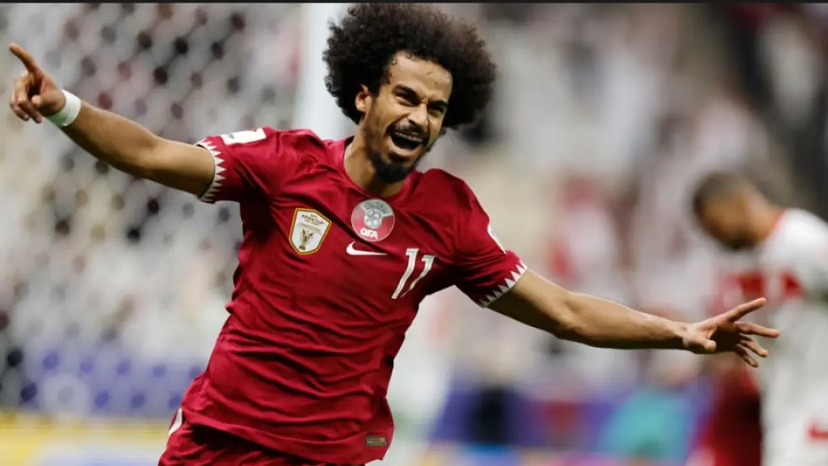 Akram Afif mengemban misi berat memimpin Qatar menghadapi Swiss. (The Guardian) 