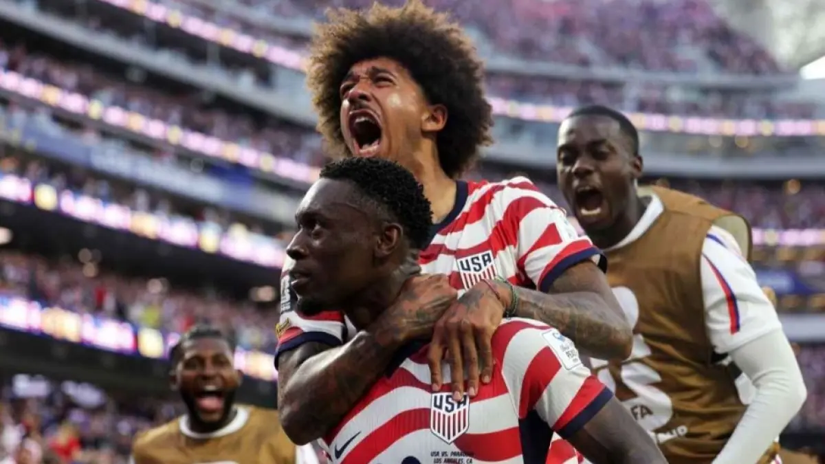 Folarin Balogun (bawah) jadi bintang kemenangan The Yank. (ESPN) 