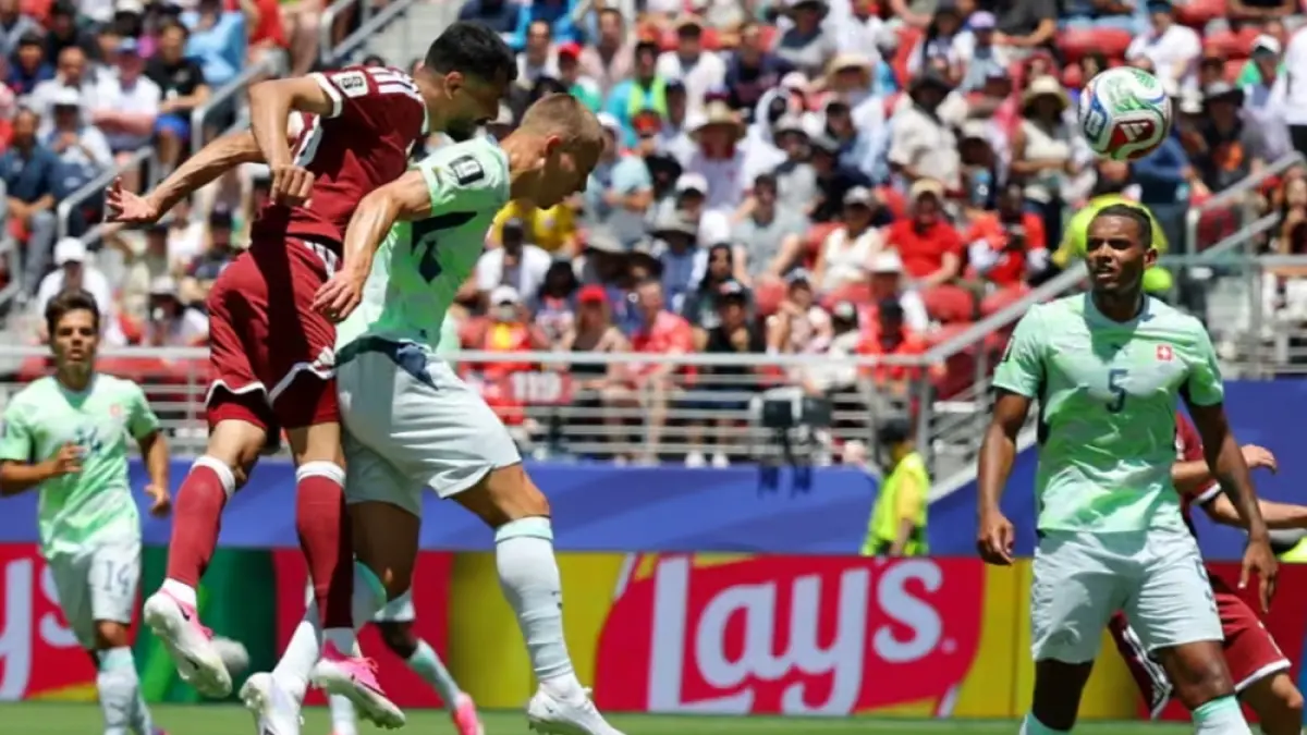 Heading Boualem Khoukhi pada injury time membuat Qatar meraih poin saat menghadapi Swiss. (The Guardian) 