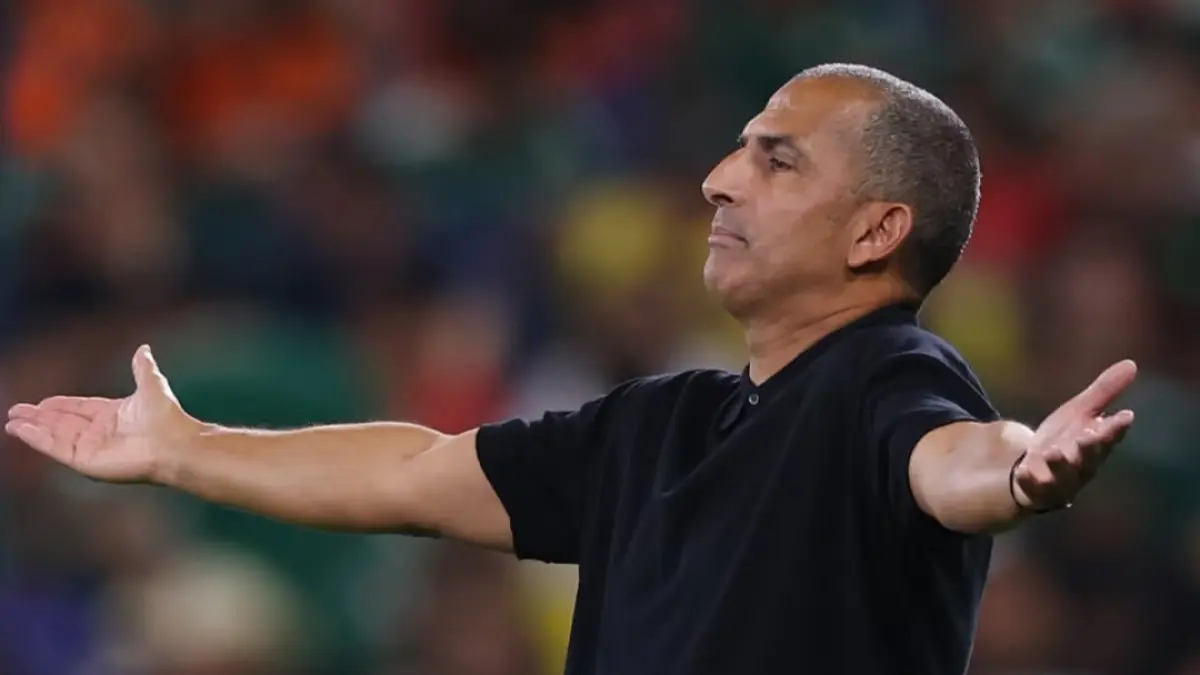 Sabri Lamouchi menjadi pelatih pertama yang dipecat setelah hasil satu pertandingan di Piala Dunia 2026.(The Guardian) 