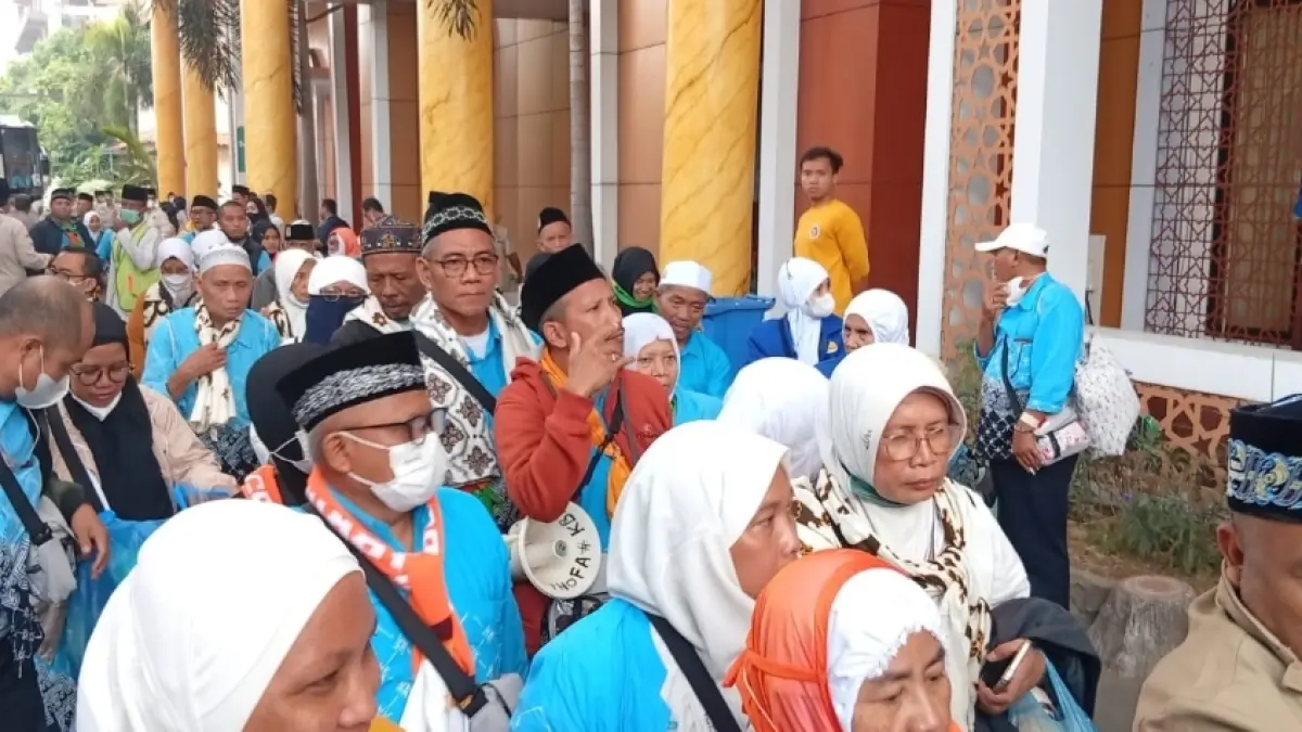 Sebanyak 23.115 jemaah haji yang tergabung dalam 61 kloter melalui Debarkasi Surabaya telah tiba kembali di Tanah Air. (Rahmat Sudrajat) 