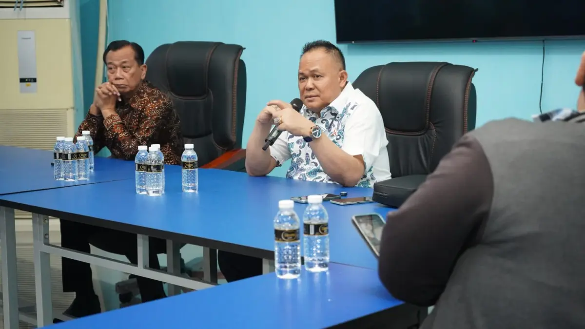 TEROBOSAN: Ketua Fraksi Demokrat DPRD Jatim, dr Agung Mulyono, menggagas program JUARA untuk bida serap aspirasi warga.(IST/RADAR SURABAYA)