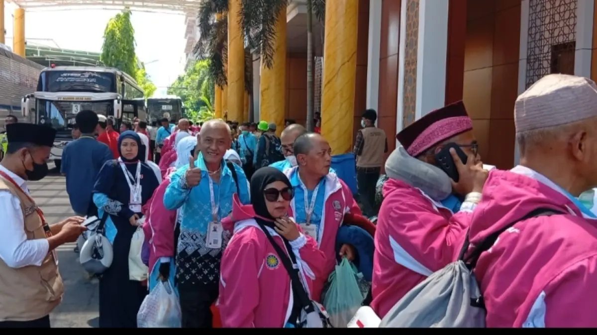 Hingga kloter 66, sebanyak 25.005 orang yang terdiri atas jemaah dan petugas haji telah kembali ke Tanah Air dengan selamat. (Rahmat Sudrajat) 