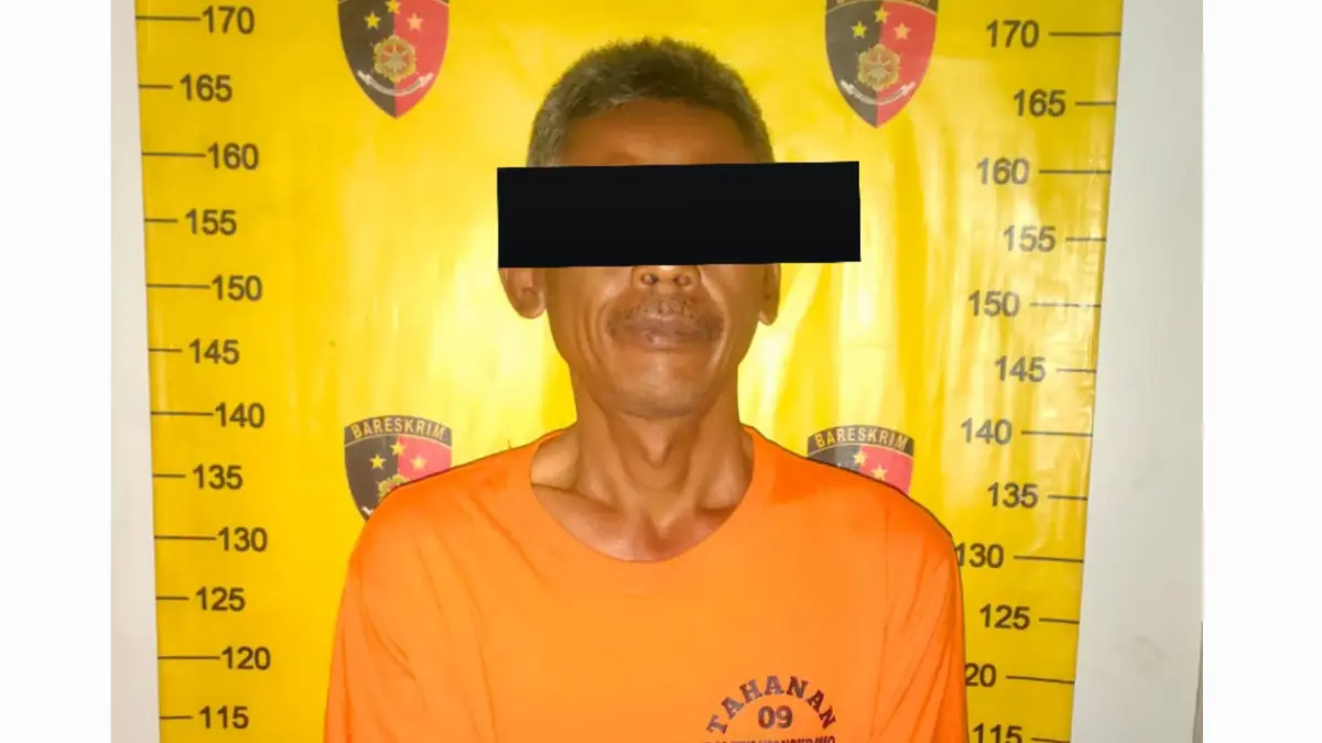 PASRAH : Pelaku curanmor, S, diamankan usai tepergok mencuri motor pengunjung warkop pitulikur di Jalan Bagong Tambangan, Surabaya.(IST/RADAR SURABAYA)