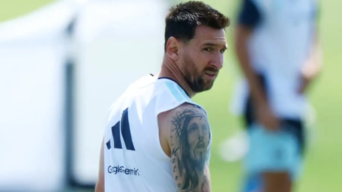 Pembawa Acara TV Argentina Mundur Setelah Salah Laporkan Ayah Lionel Messi Meninggal Dunia. (The Guardian) 
