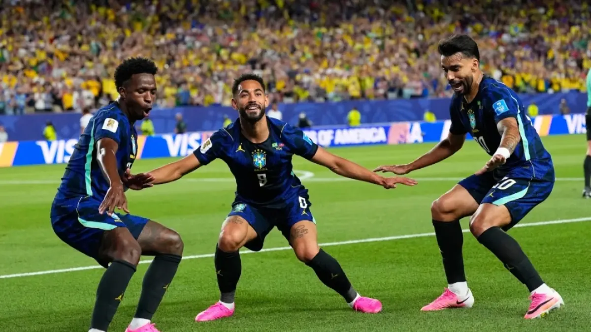 Selebrasi Vinicius Junior (kiri) ,  Matheus Cunha (tengah) dan Lucas Paquetta, usai Cunha cetak gol kedua. (AP) 