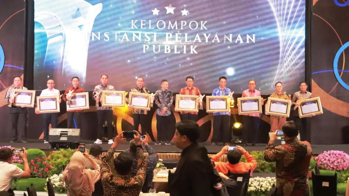 
INOVATIF: Penerima Radar Surabaya Award 2025 kategori pelayanan publik. (SURYANTO/RADAR SURABAYA)
