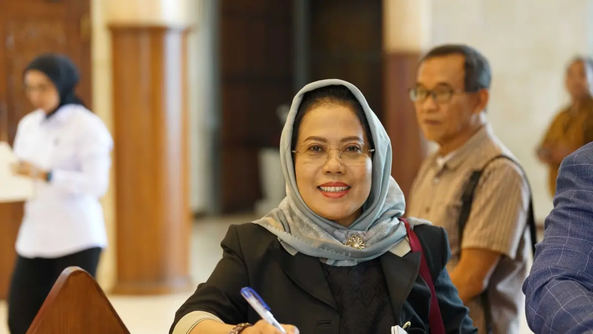  Ketua Komisi E DPRD Jawa Timur Sri Untari Bisowarno 