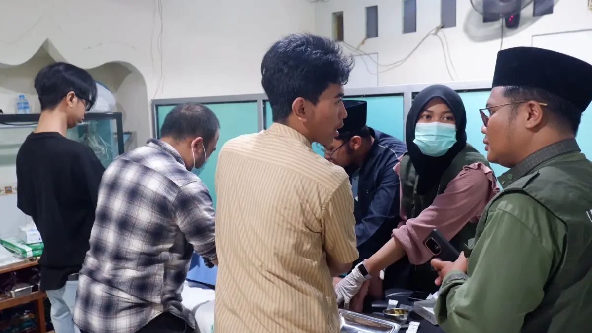 AKSI NYATA: Bakti Sosial Muharram, LKNU hadir layani kesehatan masyarakat. (IST/RADAR SURABAYA)
