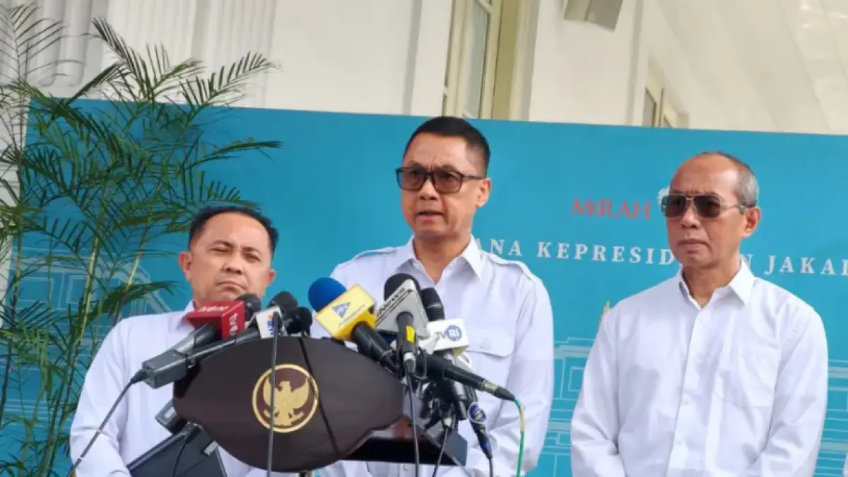 Dirut PT PLN (Persero) Darmawan Prasodjo memberi keterangan pers seusai bertemu Presiden Prabowo Subianto di Istana Kepresidenan Jakarta, Senin (22/6).&nbsp; (IST)