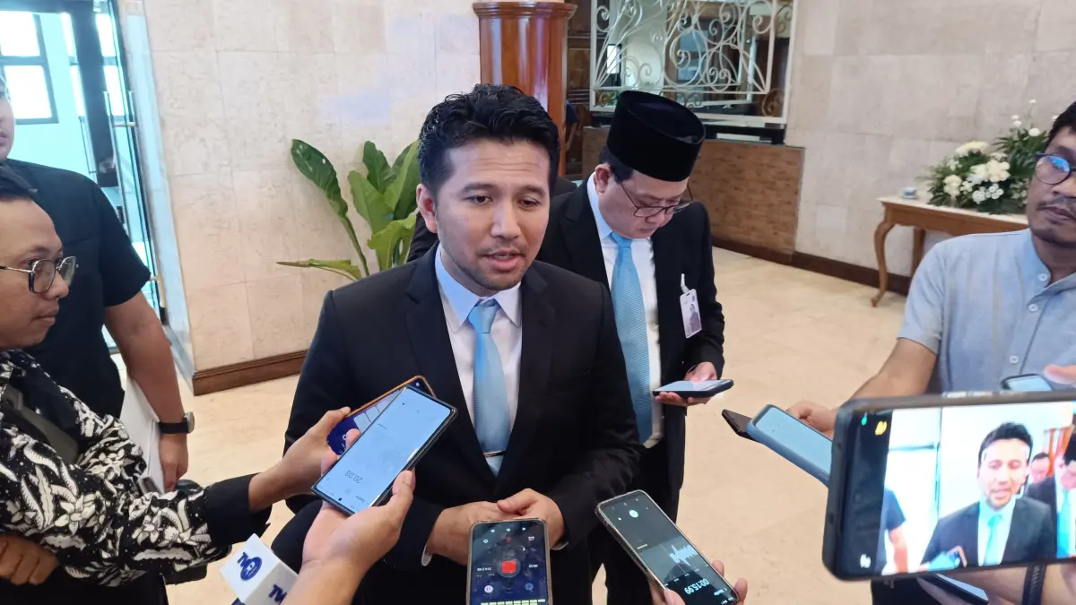 Wakil Gubernur Jawa Timur Emil Elestianto Dardak memberikan keterangan kepada pekerja media. (IST)
