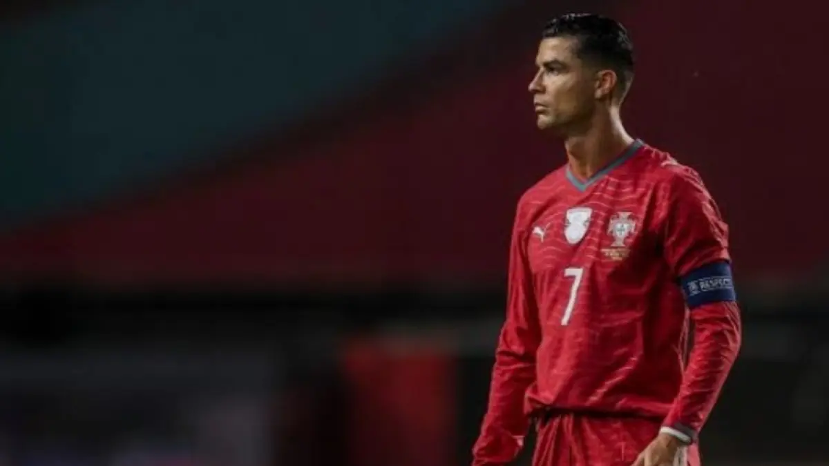 Cristiano Ronaldo harus menjawab kritik dengan membawa Portugal kalahkan Uzbekistan. (BBC) 