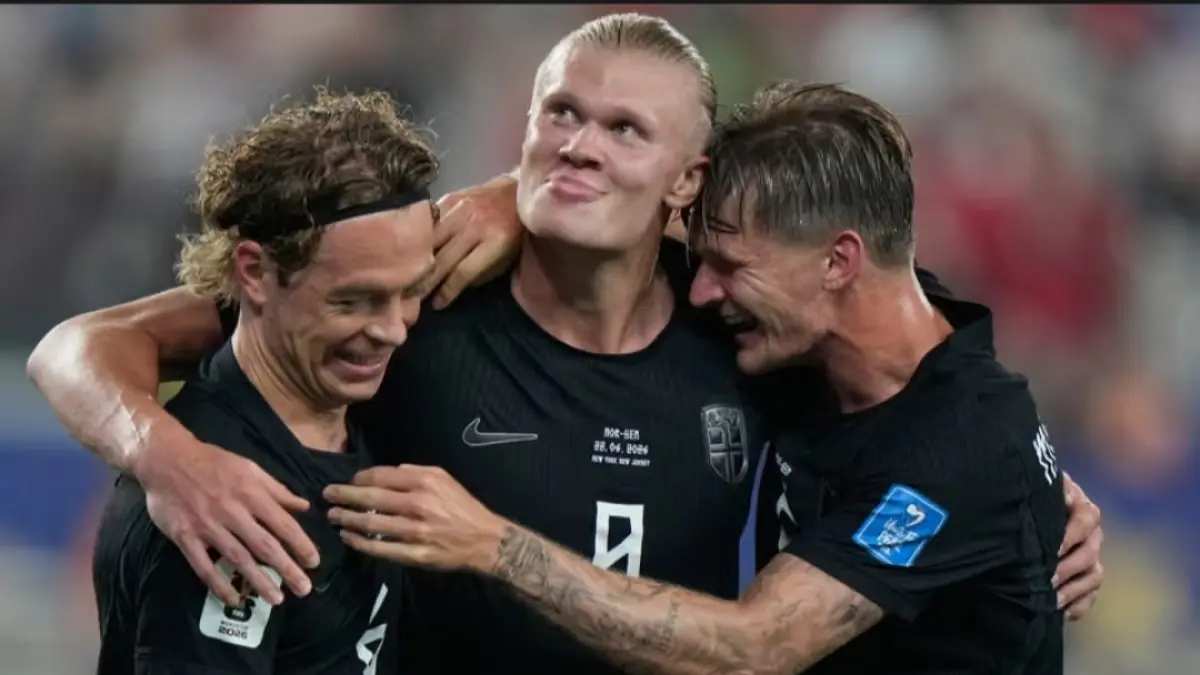 Erling Braut Haaland (tengah) kembali cetak brace. (The Guardian) 
