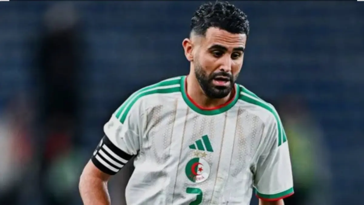 Riyad Mahrez bersama skuad Aljazair lebih diunggulkan memenangkan pertandingan. (BBC) 