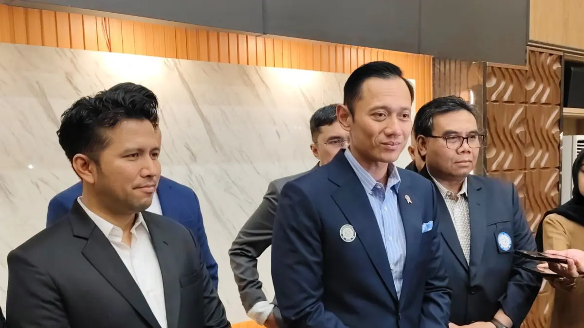 GAGASAN: Menteri Koordinator Bidang Infrastruktur dan Pembangunan Kewilayahan, AHY saat berkunjung ke kampus Unair. Ia mengusulkan forum strategis Dewan Pakar IKA Unair. (IST/RADAR SURABAYA)