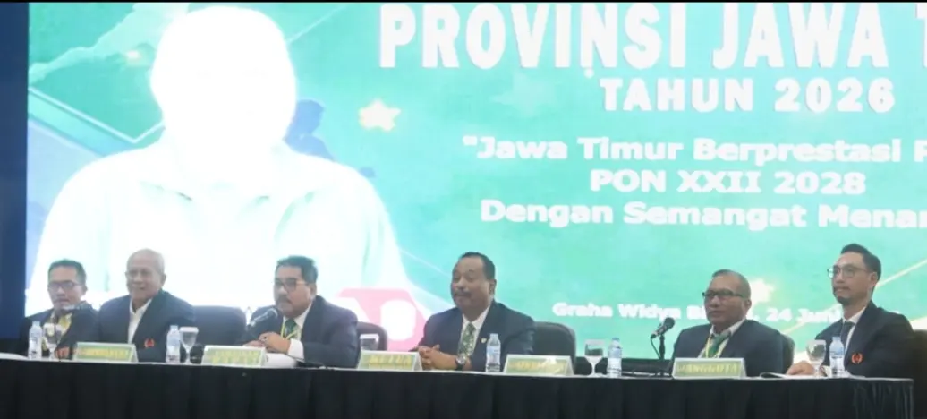Ketua KONI Jatim Muhammad Nabil memimpin sidang pleno Rakerprov. 