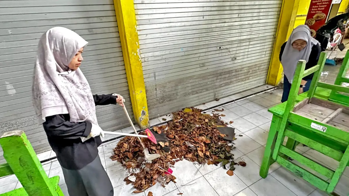 MEMPERCANTIK: Dispendik Surabaya meminta sekolah melaksanakan bersih-bersih menyambut tahun ajaran baru. (ILUSTRASI/RADAR SURABAYA)