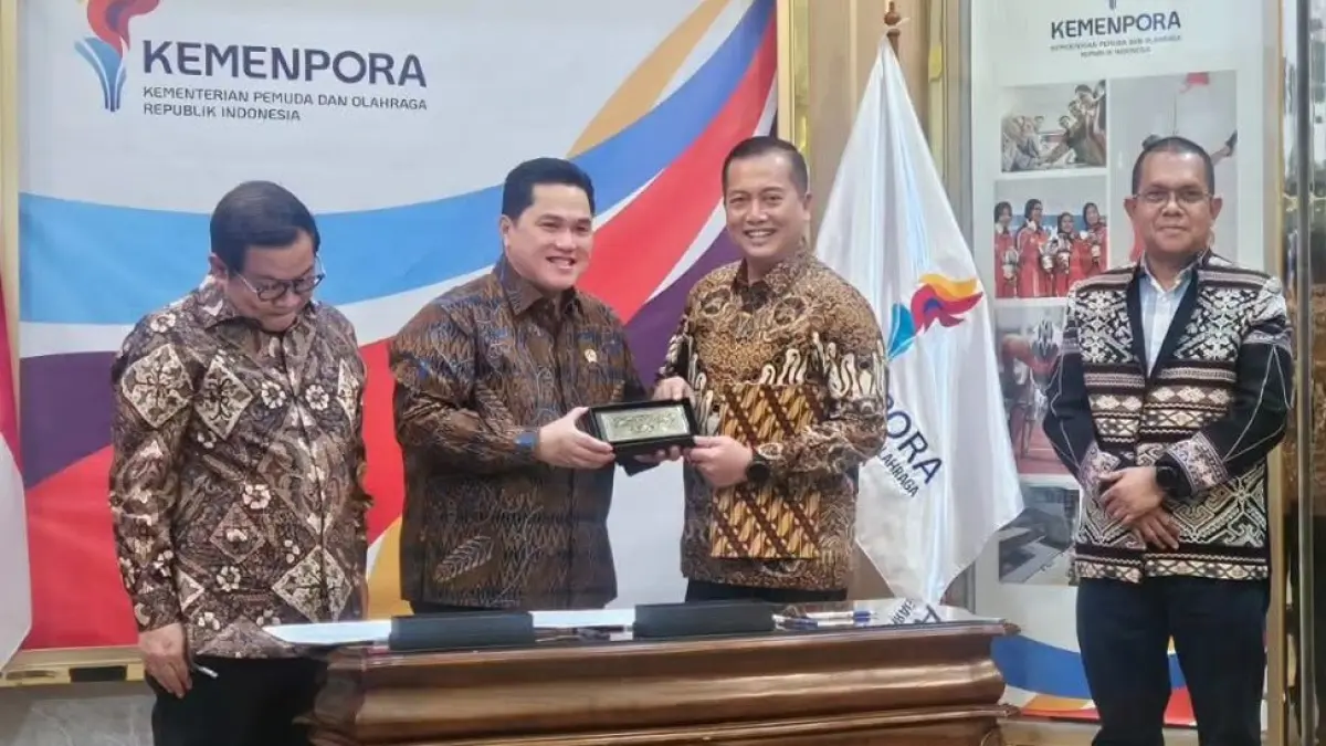 Gubernur NTB Lalu Muhammad Iqbal menerima SK penetapan secara resmi sebagai tuan rumah PON 2028. (IST)