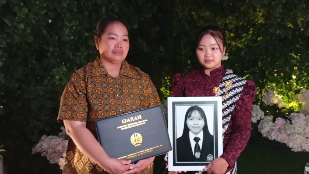 Kartiwi  mewakili sang putri, Linda Ayu Tivani. (Rahmat Sudrajat) 