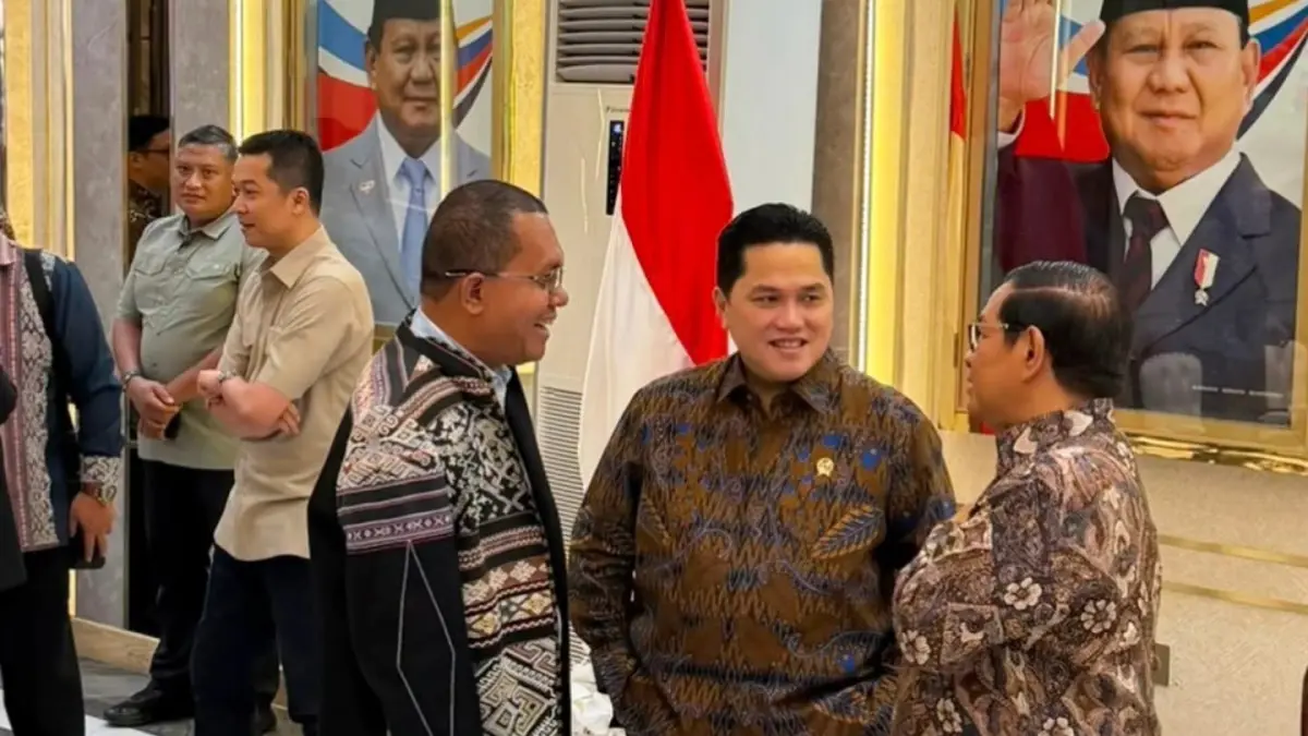 Gubernur DKI Jakarta Pramono Anung (kanan) bersama Menpora Eric Thohir dan Gubernur NTT Melki Laka Lena membahas persiapan PON 2028. (IST)