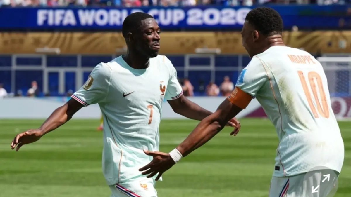 Ousmane Dembele (kiri) dan Kylian Mbappe sangat merepotkan Norwegia. (AP Photo/Martin Meissner) 