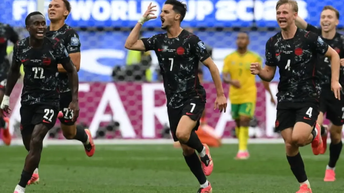 Stephen Eustaquio (7) mencetak gol dan jadi pahlawan Kanada. (The Guardian). 