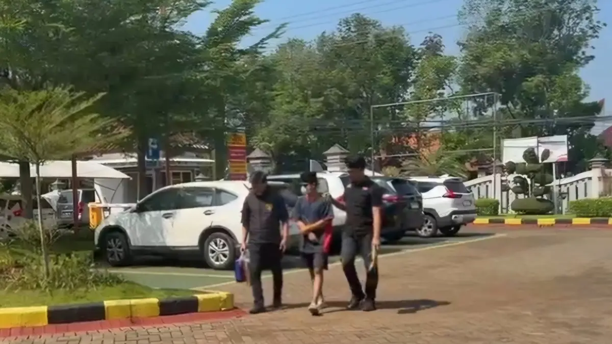 TAHAP SELANJUTHYA: Tersangka rudapaksa santriwati salah satu ponpes di Bangkalan Madura segera disidang.(IST/RADAR SURABAYA)