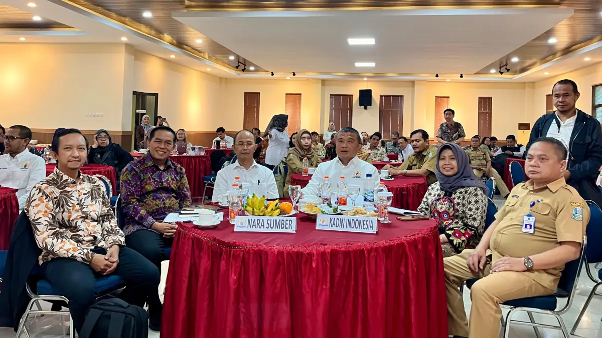 KONTROVERSI: Kadin Jawa Timur menilai RPMK tentang tembakau dan rokok elektrik bisa berdampak pada petani dan UMKM.(IST/RADAR SURABAYA)