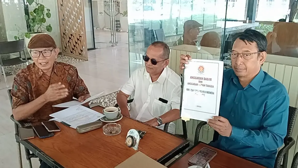SAH: Kubu hasil Musyawarah Kota Luar Biasa (Muskotlub) Percasi Surabaya mendesak KONI Surabaya segera menerbitkan surat rekomendasi agar kepengurusan yang dipimpin Didik Edy Susilo dapat segera dikukuhkan.