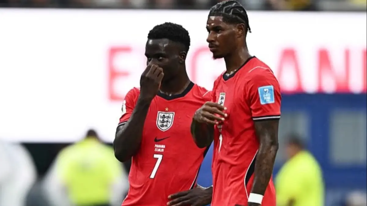 Bukayo Saka (kiri) dan Marcus Rashford diminta lebih kreatif. (Dailymail). 