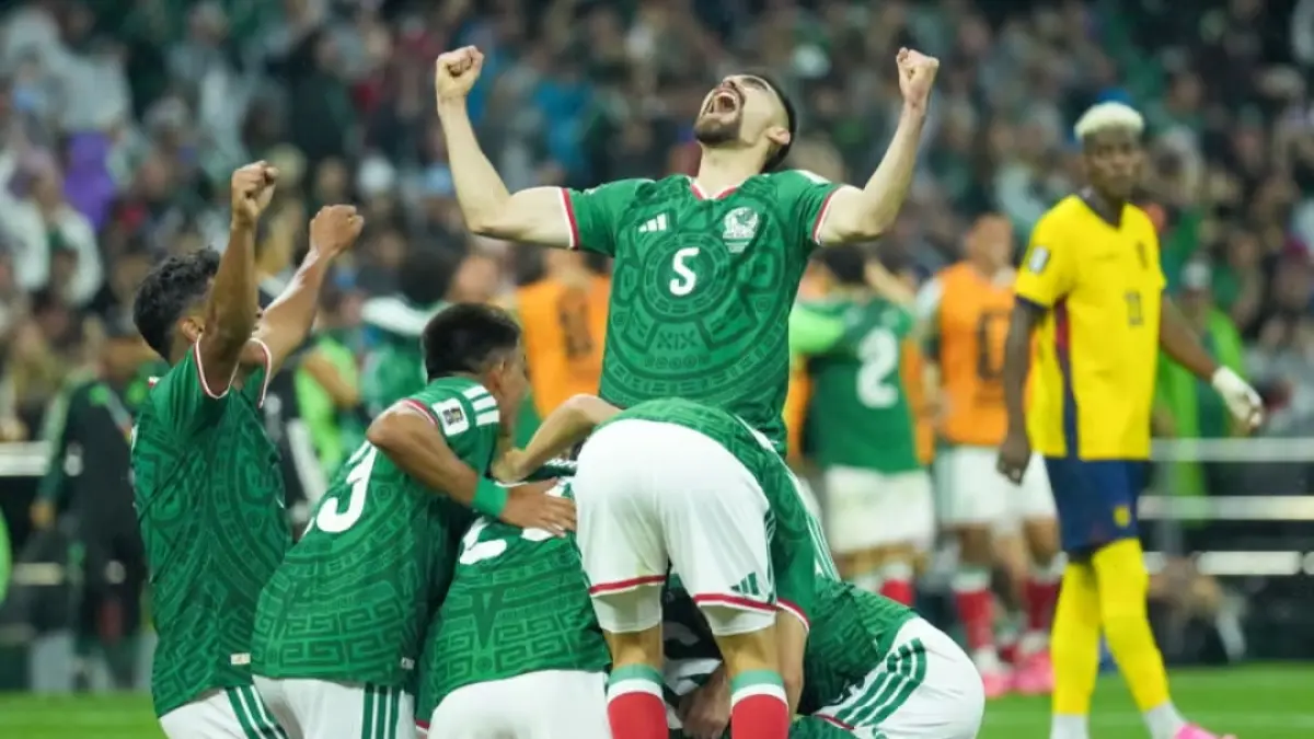 Selebrasi skuad Meksiko usai memastikan diri lolos ke babak 16 besar Piala Dunia 2926.(Anadolu/Getty Images) 