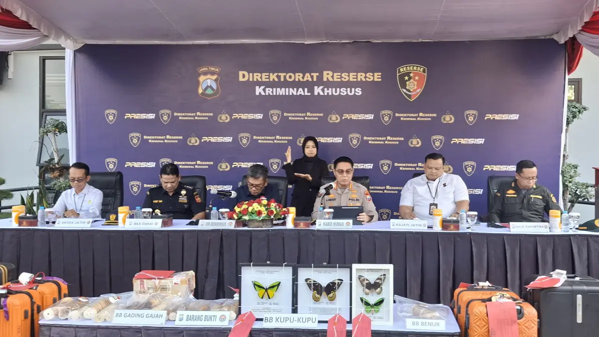 GAGAL: Polda Jatim berhasil menggagalkan pengiriman benih lobster ke Singapura. (MAHRUS/RADAR SURABAYA)