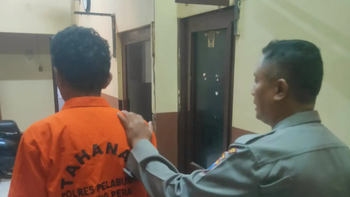 MASUK PENJARA: Tersangka HL seorang cleaning service ditangkap usai mencuri perhiasan di toko emas UBS, Pasar Atom, Surabaya. (IST/RADAR SURABAYA)