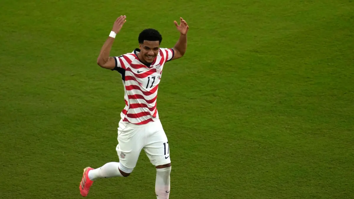 Selebrasi Malik Tillman usai cetak gol kedua Amerika Serikat. (AP Photo/Jeff Chiu) 