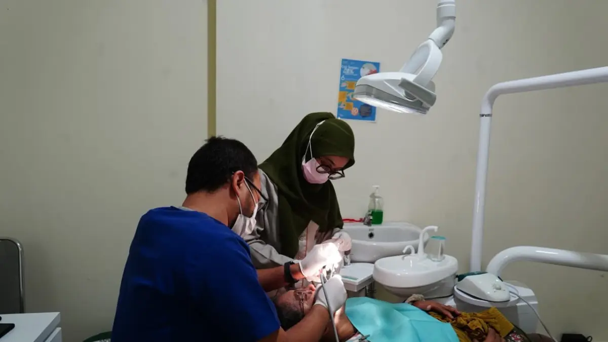 Pemeriksaan kesehatan gratis untuk masyarakat di Klinik Pratama Rawat Inap Umsura. (IST)