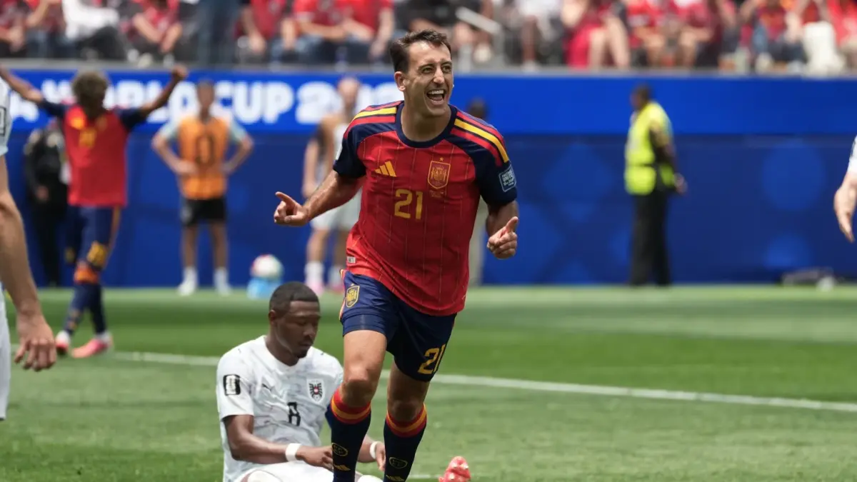 Selebrasi Mikel Oyarzabal usai cetak gol, Spanyol menujukkan dominasinya atas Austria. (AP Photo/Jae C Hong). 