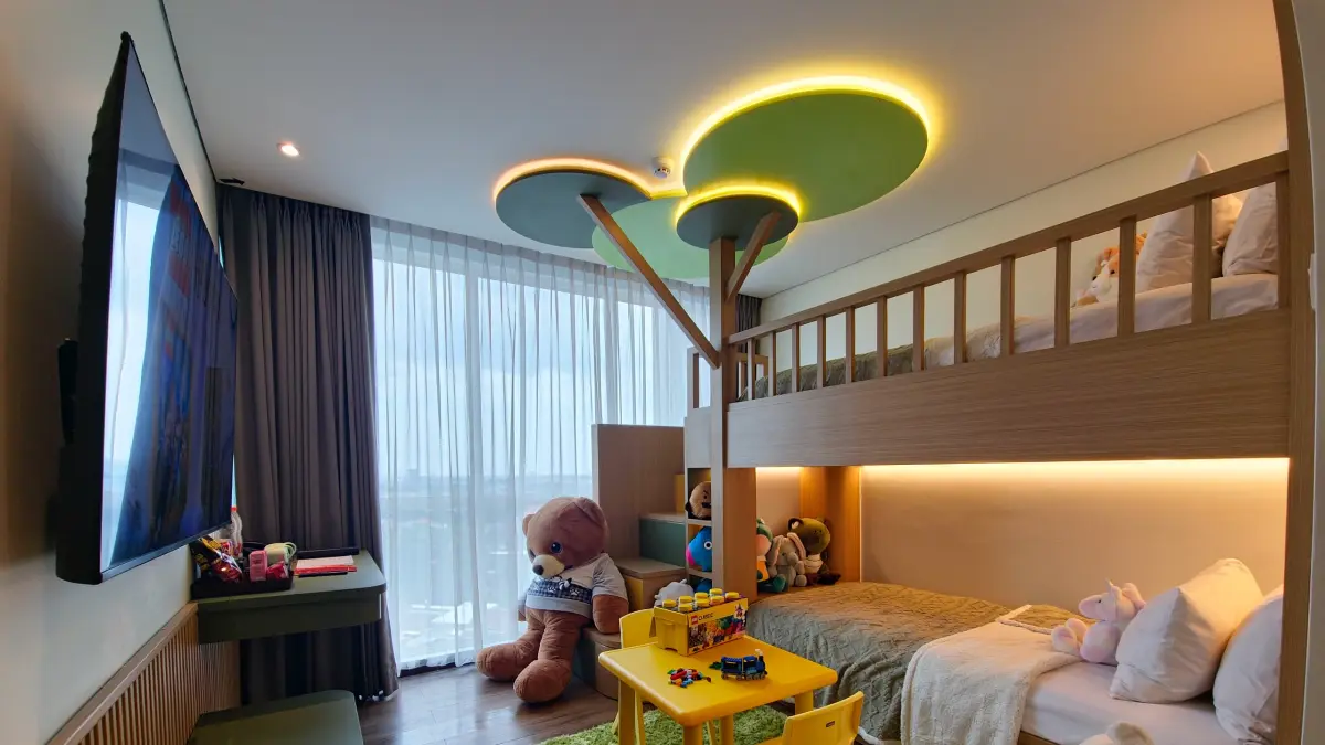 TEMATIK: Suasana kamar tipe tema Jungle Kids Room yang didesain khusus untuk menghadirkan suasana menginap penuh imajinasi. (IST) 