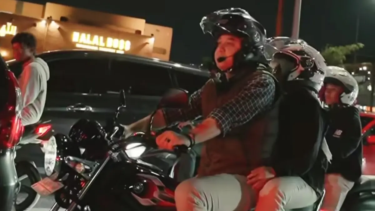 Wali Kota Surabaya Eri Cahyadi bersama istri melakukan sidak keliling kota dengan mengendarai sepeda motor. (IST)