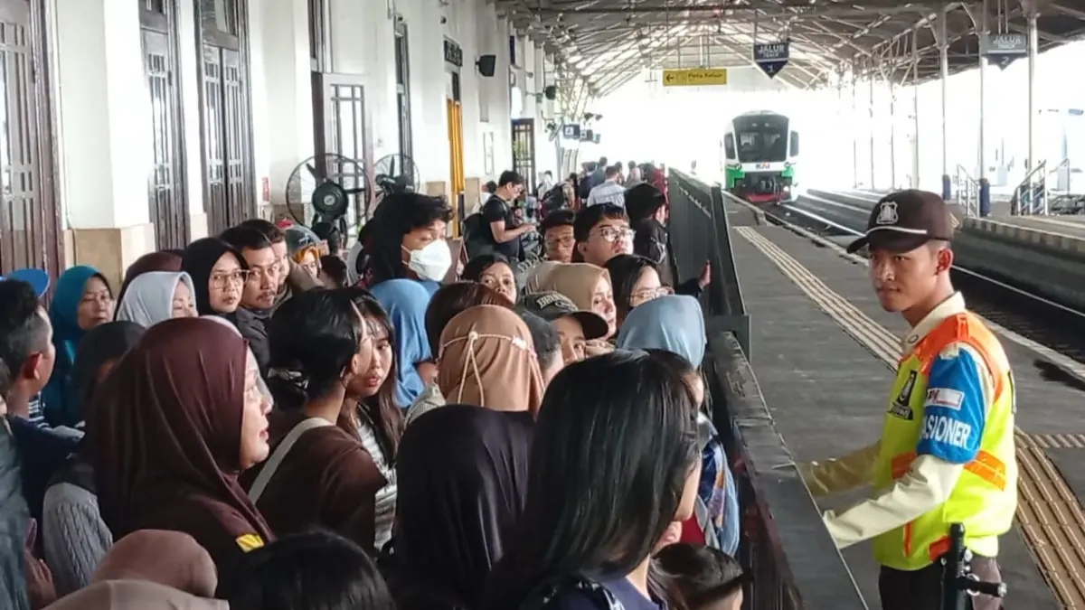 Kereta Komuter Jadi Favorit Saat Libur Sekolah, Penumpang Surabaya Capai 529 Ribu