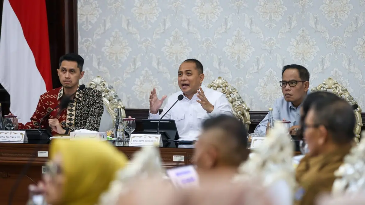 TEROBOSAN: Wali Kota Surabaya Eri Cahyadi menegaskan seluruh arah pembangunan difokuskan untuk menekan angka kemiskinan melalui integrasi program dan anggaran seluruh organisasi perangkat daerah (OPD).

&nbsp;