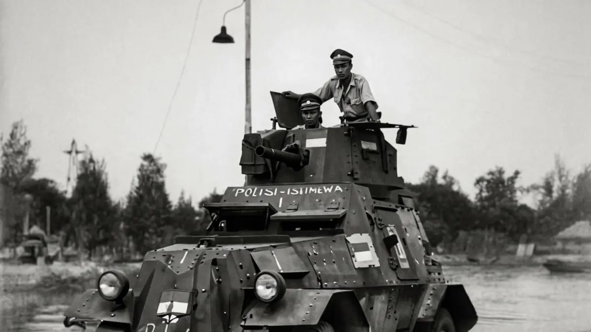 Panser Marmon Harrington MK III dikendarai agen polisi di Kalimas Surabaya. (IST)