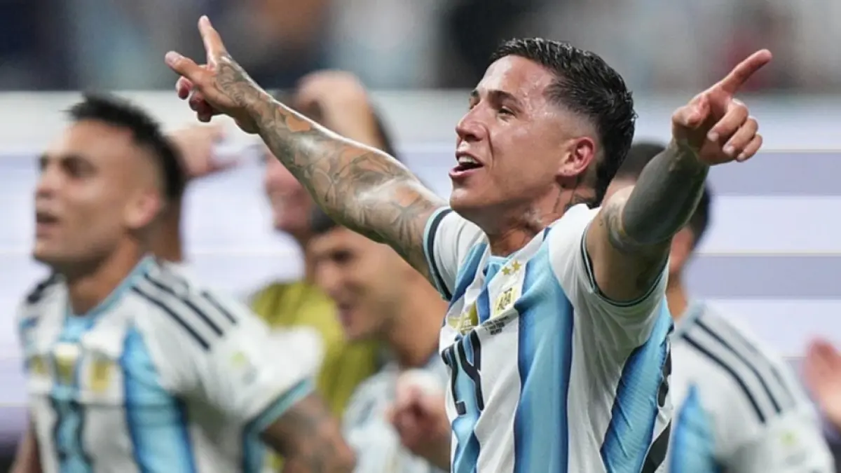 Enzo Fernandez cetak gol ke-3000 di Piala Dunia sejak mulai digelar 1930.(Jacob Kupferman/AP Photo) 