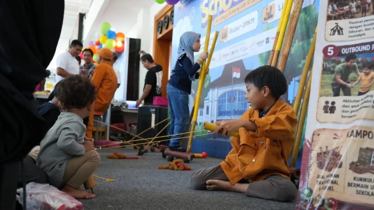 Anak-anak mengikuti berbagai aktivitas edukatif di stasiun selama masa liburan sekolah. (Rahmat Sudrajat) 