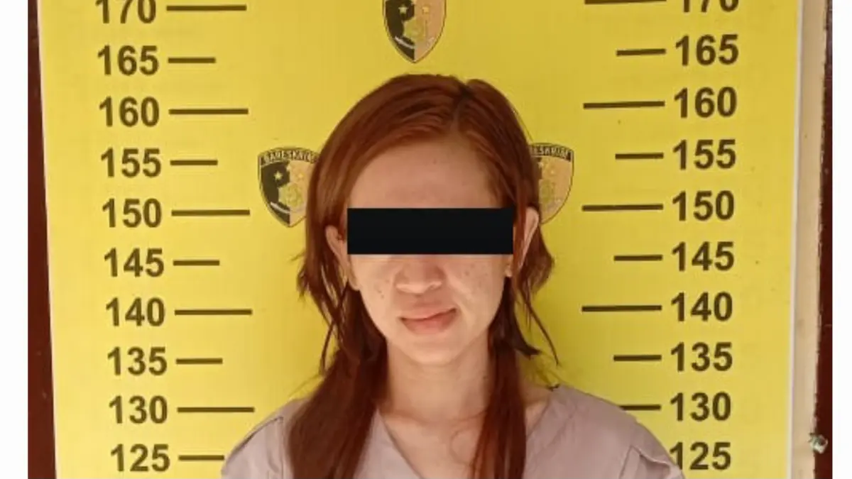 DITANGKAP: Tersangka LM pekerja salon di Bendul Merisi, Surabaya, ini menggelapakan uang teman dan perhiasan milik majikan. (IST/RADAR SURABAYA)