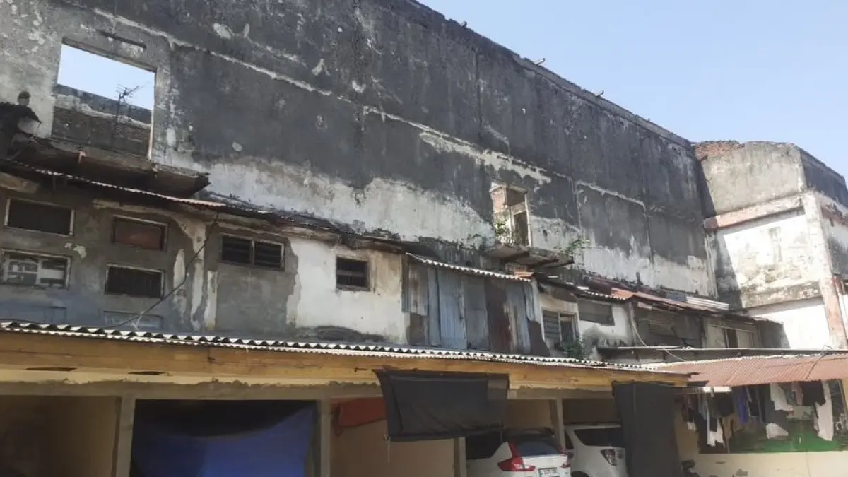 Bekas Bioskop Ultra di Jalan Urip Sumoharjo Surabaya. (Hurek/Radar Surabaya) 