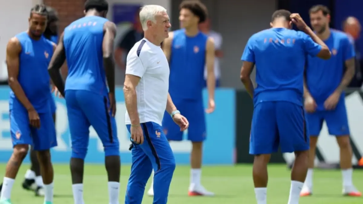 Didier Deschamps berhasil membawa Prancis yang tampil menyerang melaju ke semifinal Piala Dunia.(The Guardian/Kai Pfaffenbach/Reuters). 