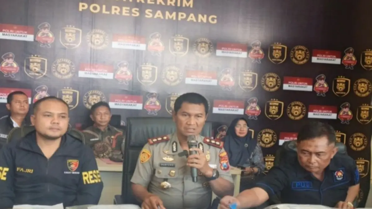  Kapolres Sampang AKBP Hartono saat menyampaikan rilis tentang penangkapan pelaku pemerkosaan terhadap anak di bawah umur. (ANTARA/ HO-Polres Sampang)
