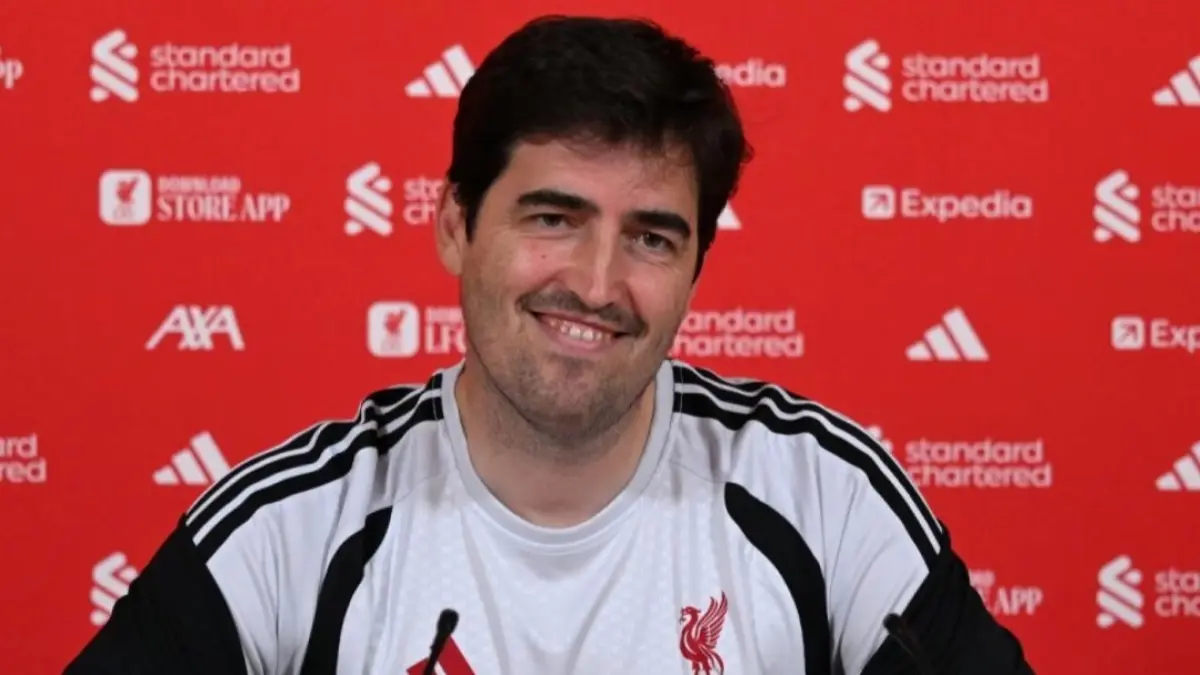 Konferensi Pers pertama Andoni Iraola sebagai pelatih Liverpool. (Liverpoolfc.com) 