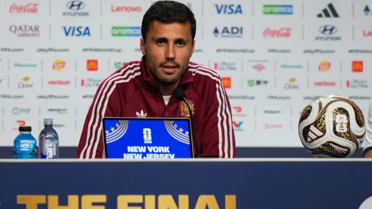 Kapten Timnas Spanyol, Rodri saat jumpa pers. (AP Photo/Stephanie Scarbrough) 