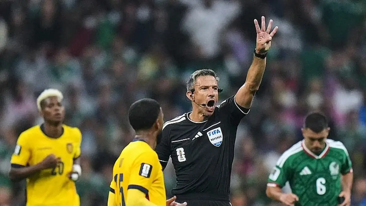 Slavko Vincic, wasit berpengalaman yang sudah pernah memimpin pertandingan timnas Spanyol maupun Argentina. (OutlookIndia/AP Photo) 